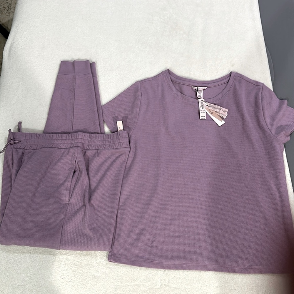 Victoria’s Secret 2 piece Pajamas NWT 
Size Small Short